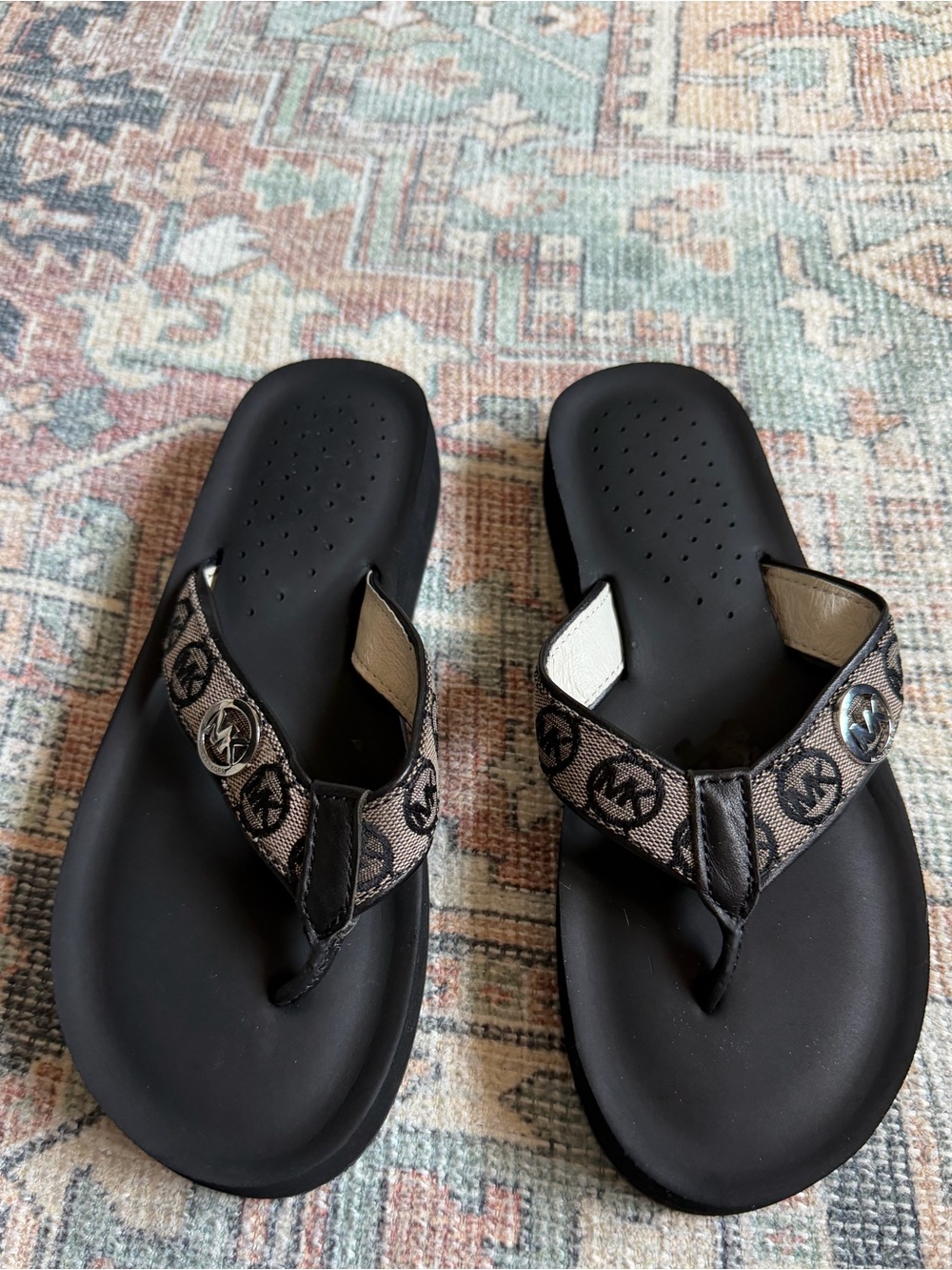 Michael Kors Gage Flip Flops Size 7